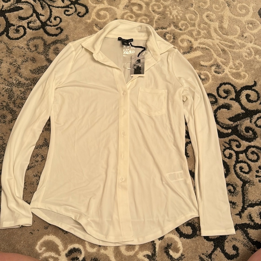 SINCERELY JULES CREAM BUTTON DOWN SHIRT NWT POLYESTER AND SPANDEX LIGHTWEIGHT